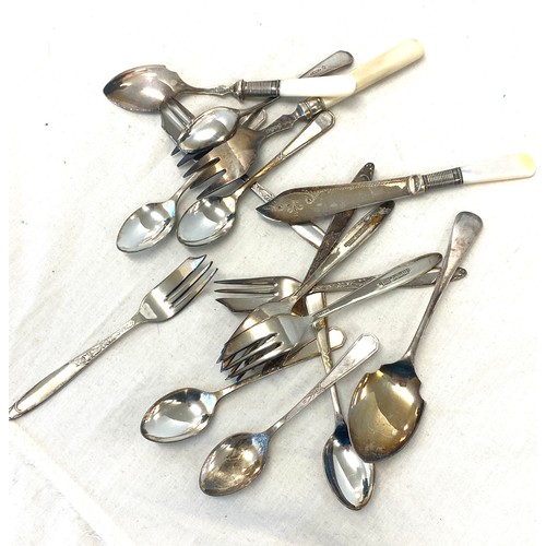 198 - Oak Canteen of cutlery, Sheffield silver plated, selection of other silver plated cutlery pieces