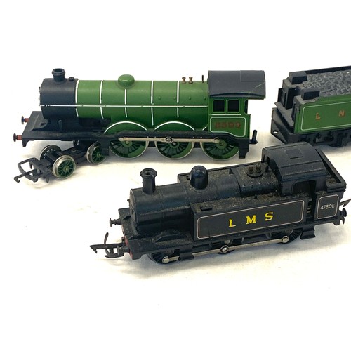 151 - Hornby r150 3509 train, Triang r.52 47606, Hornby 54941009 engines