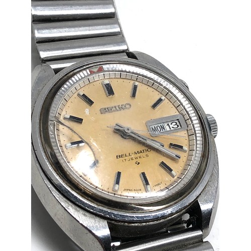 393 - Vintage men's Seiko Bellmatic Alarm 17 Jewels Stainless Steel Watch 4006-7002 watch is ticking crack... 