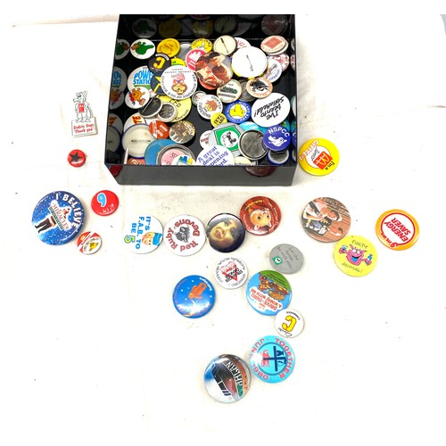 109 - Box of assorted badges