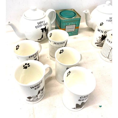 321 - 2 Felix tea pots and 10 mugs