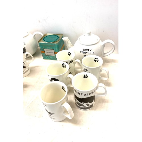 321 - 2 Felix tea pots and 10 mugs