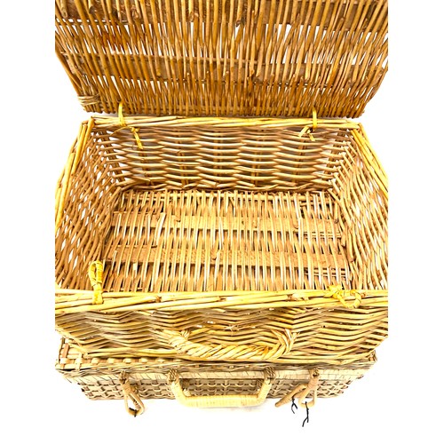 234A - 2 Vintage picnic hampers