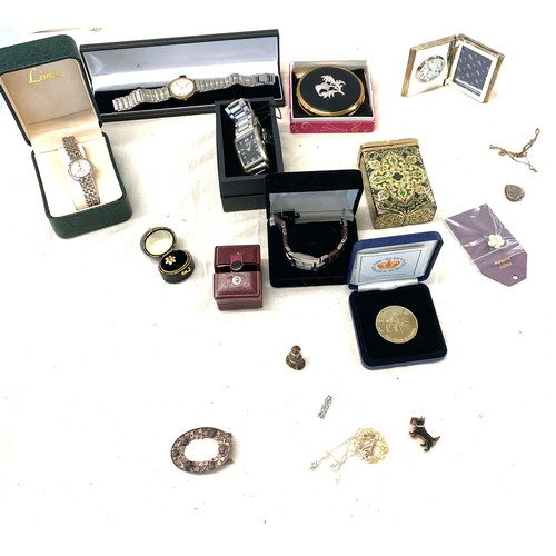 605 - Selection of miscellaneous items includes brooches, watches, silver locket, Jubilee coin etc