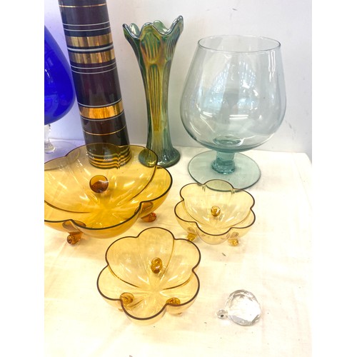 285 - Selection of coloured glassware includes vases, dessert dishes etc