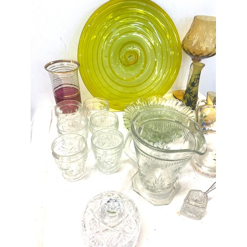 284 - Selection of assorted glassware includes vases, etc