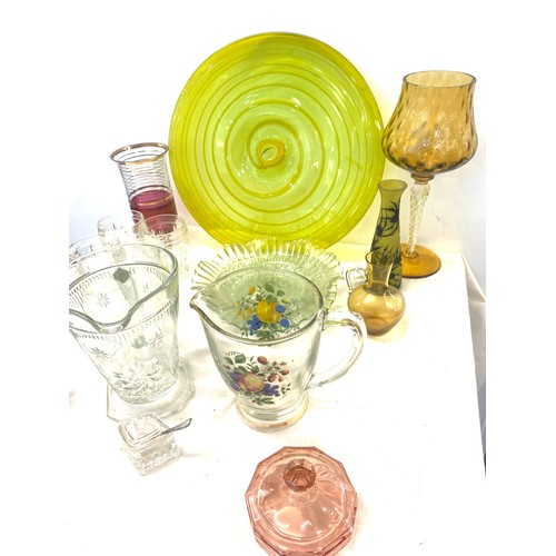 284 - Selection of assorted glassware includes vases, etc