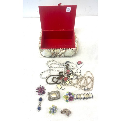 563 - Selection of vintage and later costume jewellery includes brooches, vesta case etc