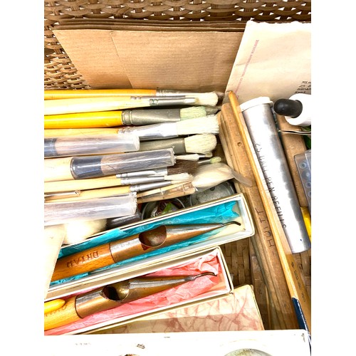 271 - Large selection of artist equipment in a wicker basket