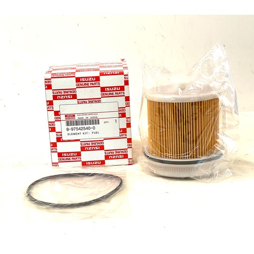 227 - 30 boxed Isuzu element kit; fuel filter 8-97542540-0