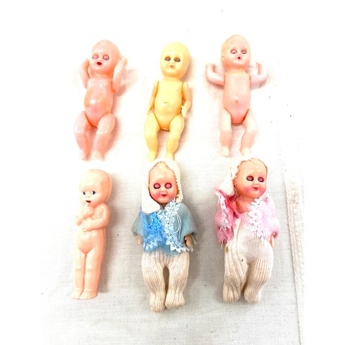 105 - Selection of 6 vintage plastic babies figures, a few say made in hong kong, Kluware etc