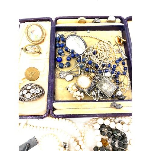 572 - Large selection of vintage costume jewellery