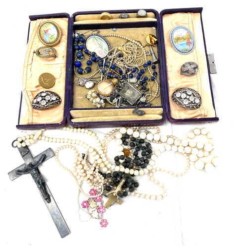 572 - Large selection of vintage costume jewellery