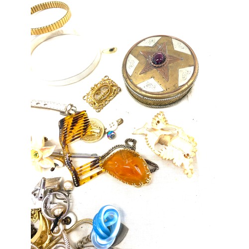 544 - Large selection of vintage costume jewellery