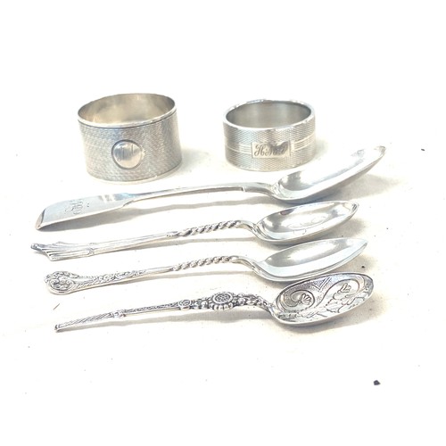 532 - Selection of silver items includes 2 napkin rings and 4 tea spoons weight approx 90.3g