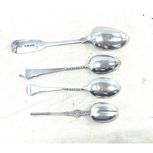 532 - Selection of silver items includes 2 napkin rings and 4 tea spoons weight approx 90.3g