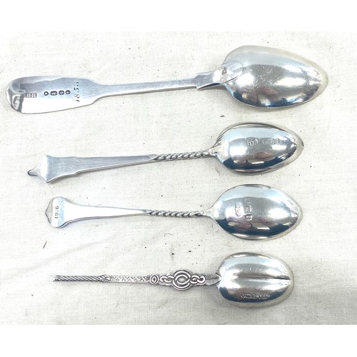 532 - Selection of silver items includes 2 napkin rings and 4 tea spoons weight approx 90.3g