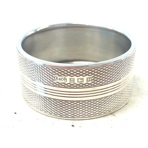 532 - Selection of silver items includes 2 napkin rings and 4 tea spoons weight approx 90.3g