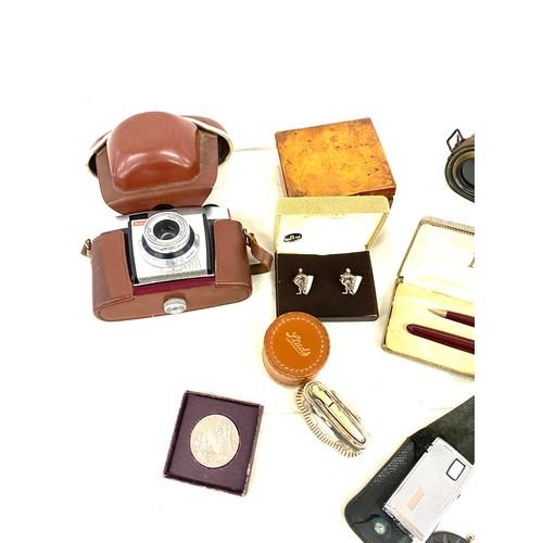 116 - Tray of assorted items includes Parker 51 set, Binoculars, Ronson table lighter, Kodak camera etc