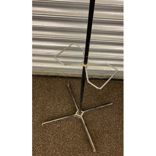 484 - Vintage / retro metal coat stand