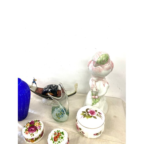 250 - Selection of miscellaneous to include glassware, pottery etc