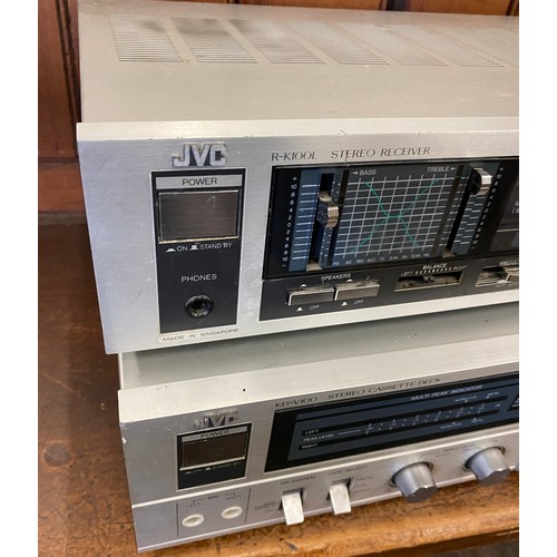 390 - 2 Hi Fi separates JVC - Powers up