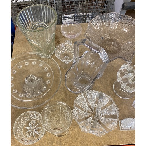 385 - Large selection of vintage and later glassware