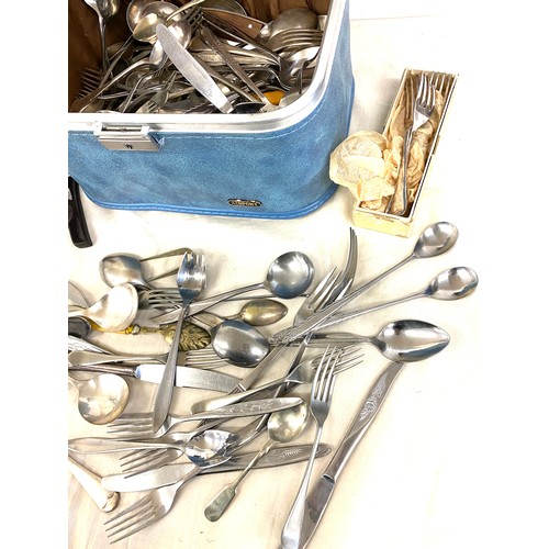 181 - Large selection of assorted cutlery