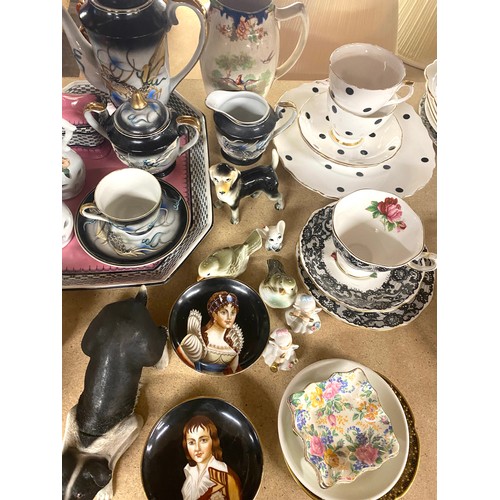 351 - Selection of miscellaneous pottery to include Poole, Royal Doulton etc