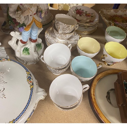 352 - Selection of miscellaneous pottery