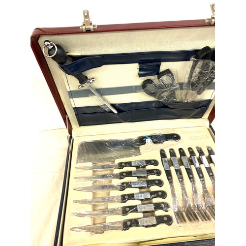 258 - Cased set of Muller Chef knifes.