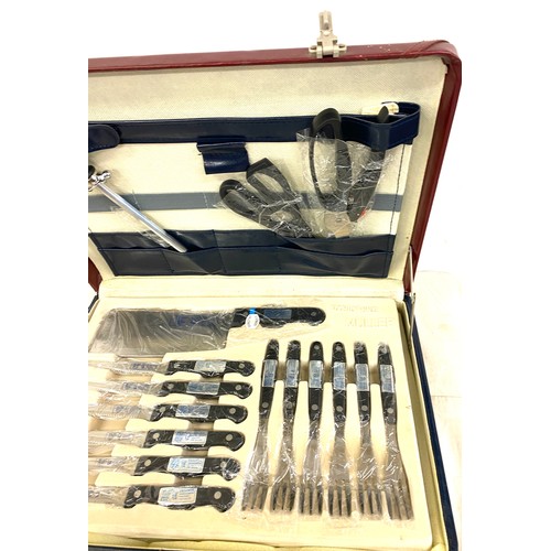 258 - Cased set of Muller Chef knifes.