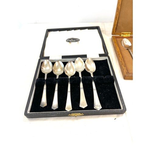 565 - Cased set of 6 silver teaspoons, Set 6 Silver knifes, cased set of 5 silver tea spoons