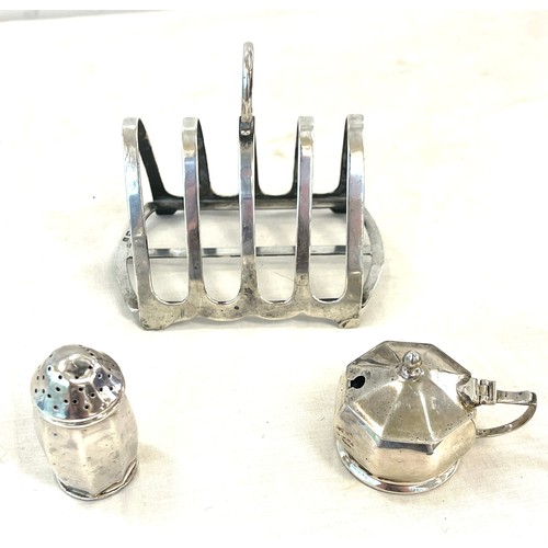 569 - 3 pieces of silver to include toast rack, pepper pot and mustard pot, overall total silver weight ap... 