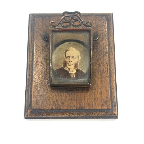 582 - Unusual Victorian paperclip photo frame