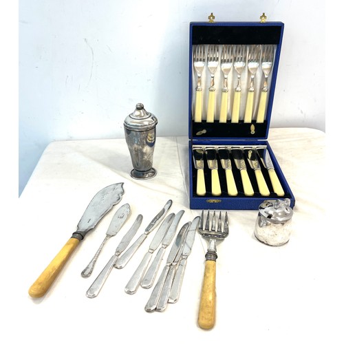 566 - Selection silver plated items to include cutlery etc