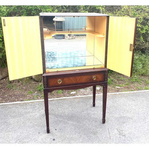 463 - Mahogany vintage drinks cabinet, overall good condition, approximate measurements: Height 55 inches,... 