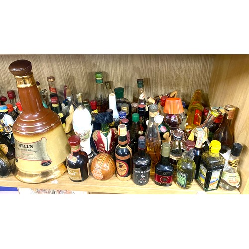 160 - Large selection of alcohol miniatures