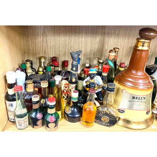 160 - Large selection of alcohol miniatures