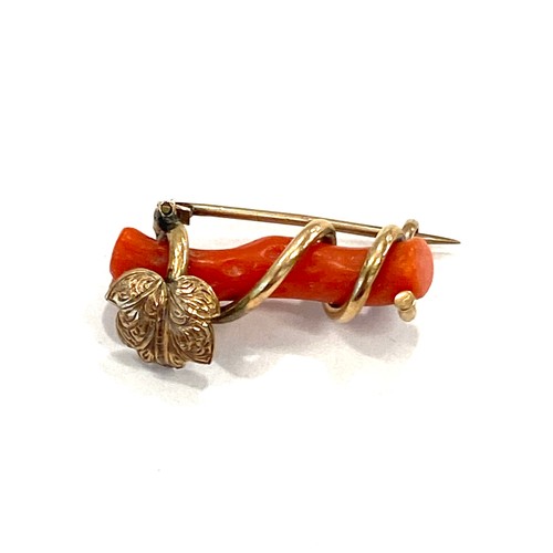 522 - Victorian unmarked 9ct gold and coral brooch