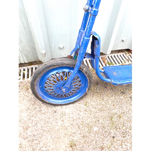 453 - Vintage kids scooter