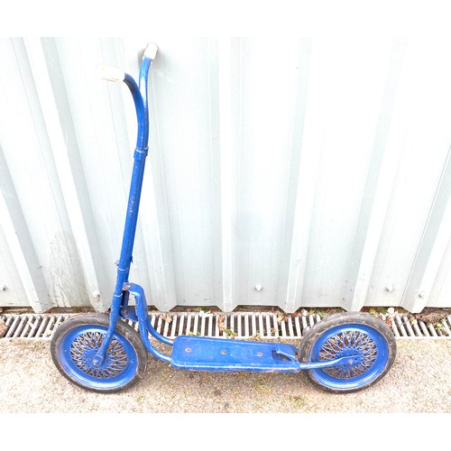 453 - Vintage kids scooter