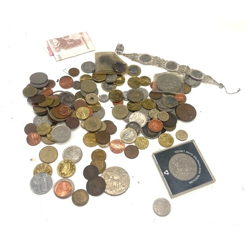 602 - Large selection of assorted coins and bank note