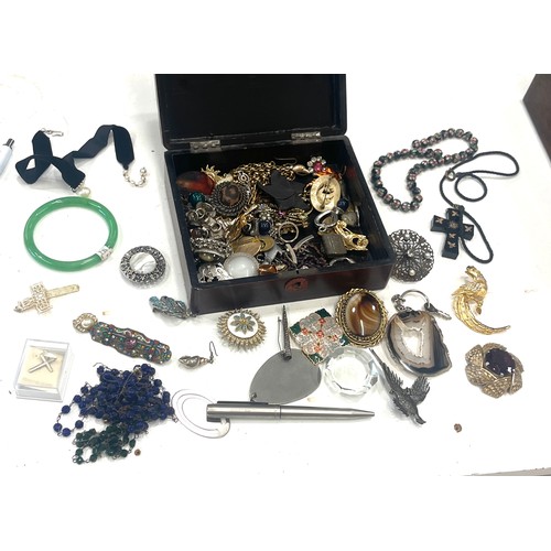 603 - Large selection of vintage and later costume jewellery