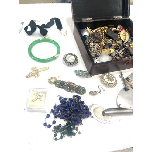 603 - Large selection of vintage and later costume jewellery