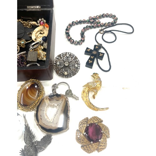 603 - Large selection of vintage and later costume jewellery