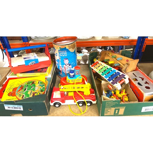 398 - Selection of vintage toys and puzzles