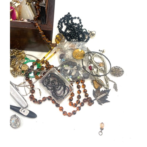 604 - Large selection of assorted costume jewellery