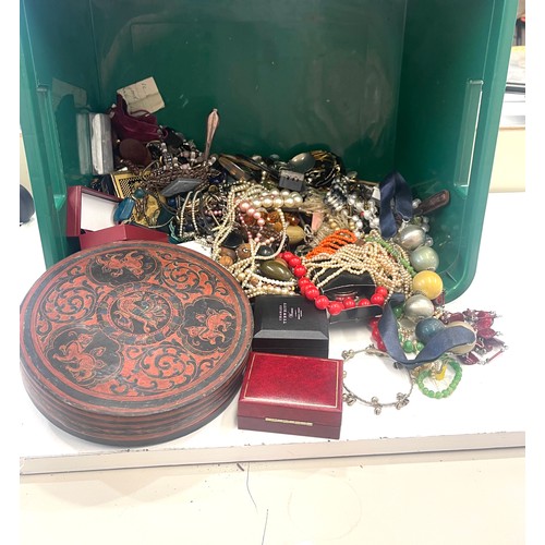 606 - Large selection of assorted costume jewellery