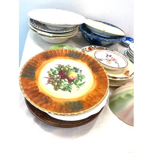 318 - Selection of miscellaneous pottery to include plates, dishes, saucers etc